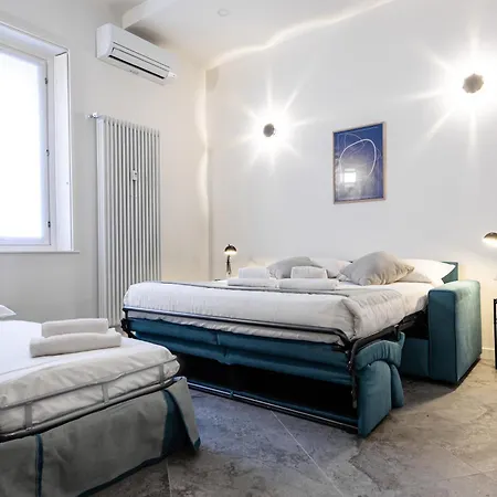 Apartment 8 Min Walk From The Station, Designer Flat