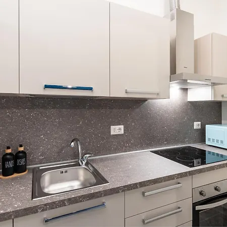 Apartment 8 Min Walk From The Station, Designer Flat Milan