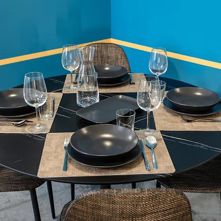 Apartment 8 Min Walk From The Station, Designer Flat